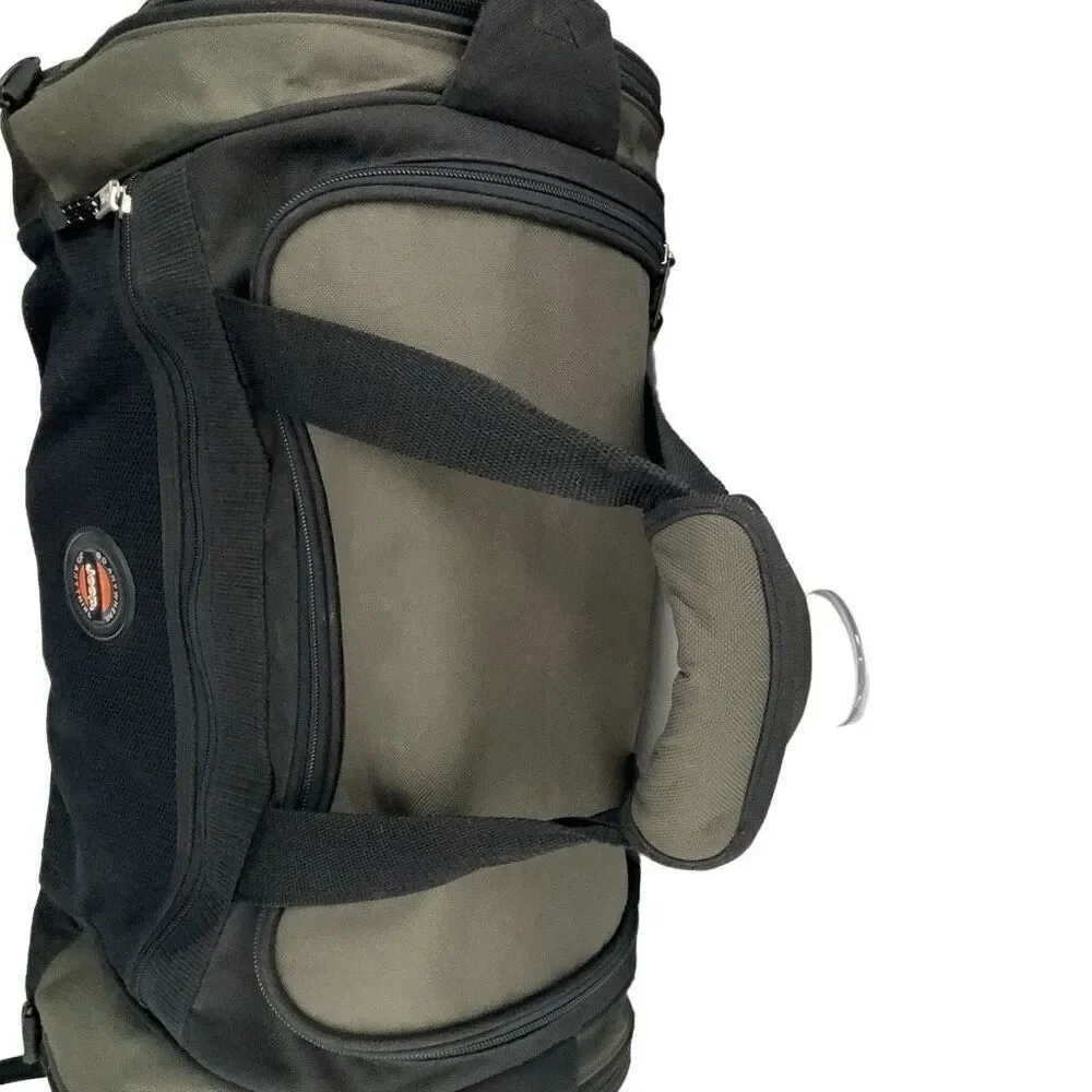 Jeep travel equipment duffel bag, two side pockets, and a large middle pocket vi